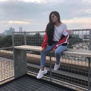 Meet your Posher, Karol